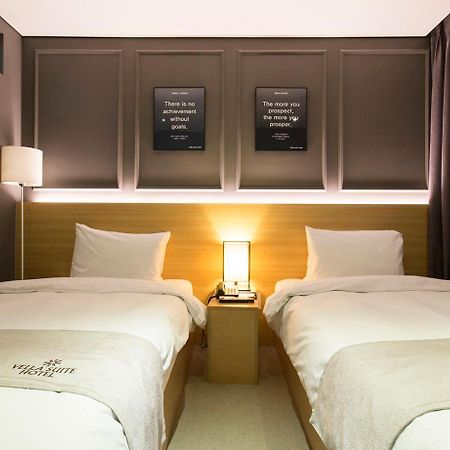 Vella Suite Hotel Suwon Exterior photo